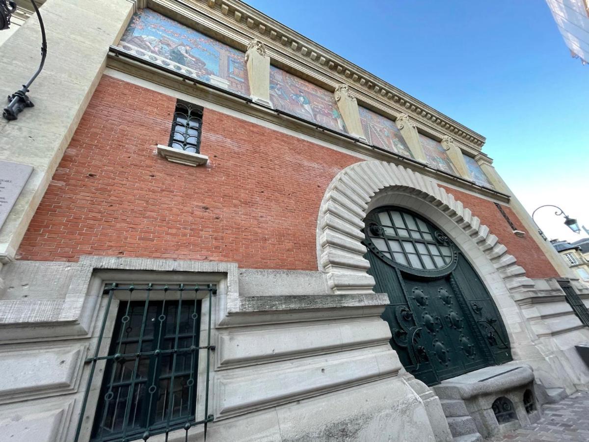 Charme De L'Ancien Pour Cet Appartement Entierement Renove Dans L'Hypercentre De Reims Exterior foto