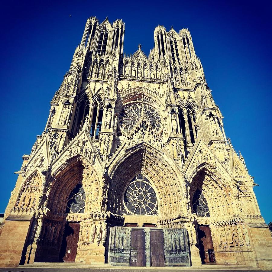 Charme De L'Ancien Pour Cet Appartement Entierement Renove Dans L'Hypercentre De Reims Exterior foto