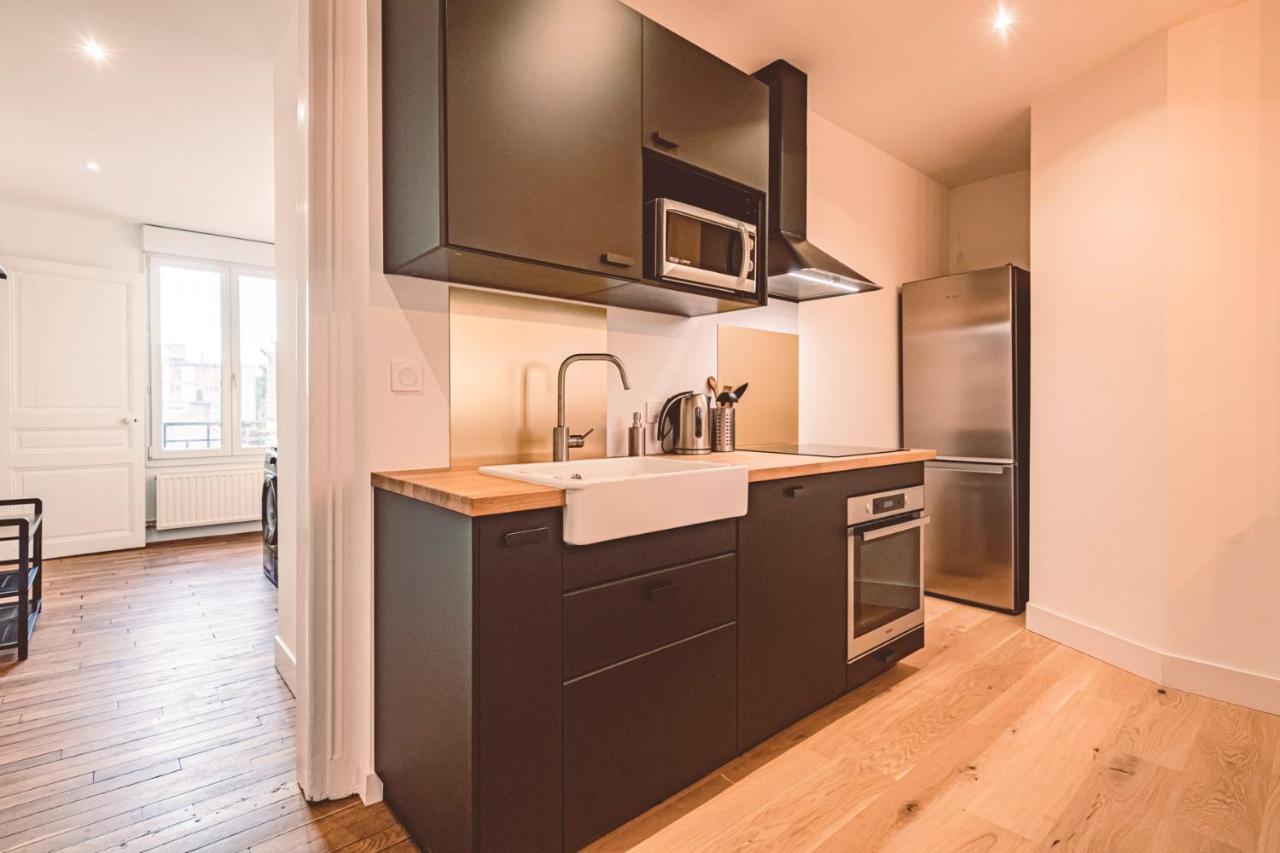 Charme De L'Ancien Pour Cet Appartement Entierement Renove Dans L'Hypercentre De Reims Exterior foto